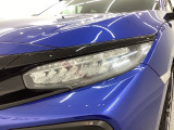 LEDヘッドライトは、点灯の瞬間から最大光量を発揮し、突然暗くなるトンネルなどでの安定感を高めます。