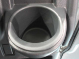 運転席側ドリンクホルダー付いています。