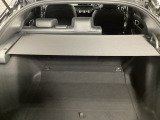 巻き取り型のカーゴエリアカバー。扱いやすい横引きタイプ、取り外すことも可能です。