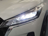 夜間走行の様々な局面に向けて、LEDヘッドランプで視認性をしっかり確保☆ハロゲンヘッドランプのおおよそ2倍の光量で、広範囲に明るくドライバーをサポートしてくれます。