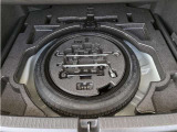 応急用タイヤ。緊急時にお使いください。