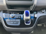 オートエアコン付き!車内温度を設定すると、風量を自動で調節してくれます。