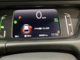 デジタル表示のスピードメーターとタコメーター、燃費やオドメーターなどの表示の他に、ホンダセンシング機能などの表示もできる多機能なマルチインフォメーション・ディスプレイです。