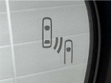 車線変更時の後方確認をアシストしてくれるブラインドスポットモニター!ドアミラーの死角を検知してくれるから車線変更もスムーズです。