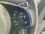 ハンドルにHondaセンシング系のクルーズコントロールやレーンキープアシストなどのスイッチが装備されています。ハンドルから手を離さず安全に操作できます。