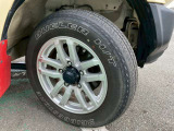タイヤサイズは175/80R16となります。スタッドレスタイヤのご相談も承っております。