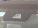 【トヨタセーフティセンス】走行中に前方の車両等を認識し、衝突しそうな時は警報とブレーキで衝突回避と被害軽減をアシスト。より安全にドライブをお楽しみいただけます。