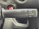 【 オートライト 】オートライトなのでライトの点け忘れを気にすることなく運転が出来ます。