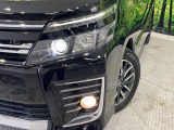 【LEDヘッドライト】悪天候や夜間走行時も良好な視界を確保し安心して運転できる高輝度LEDヘッドライトを装備!点灯速度が早く、消費電力も抑えられています。