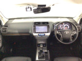 【前方視界】開放的な前方視界!運転がしやすく疲れにくいです♪窓が大きく、見通しがとっても良いおクルマですよ♪