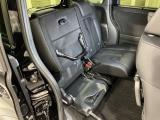 後席をはね上げれば、「もうひとつの荷室」が生まれます。