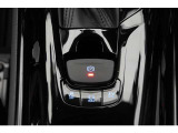 EVモードは電気モーターのみを使って走行するモードです。深夜の住宅街、屋内駐車場でエンジン騒音や排気ガスを気にすることなく走行できます。