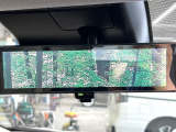 【インテリジェントルームミラー】後席の大きな荷物や同乗者で後方が確認しづらい時でも安心!カメラが撮影した車両後方の映像をルームミラー内に表示。クリアな視界で状況の確認が可能です!