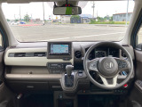視界広々で運転しやすく、長距離の運転でも疲れません。また疲れを感じさせないまとまったインパネ周りです。