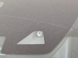 【エマージェンシーブレーキ】走行中に前方の車両等を認識し、衝突しそうな時は警報とブレーキで衝突回避と被害軽減をアシスト。より安全にドライブをお楽しみいただけます。