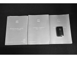 保証書・記録簿・取扱説明書と揃っていいます。キーの電池は新品にお取替えしてから納車させて頂きます。