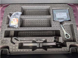 応急パンク修理キット・車載工具。