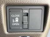 【パワースライドドア】スマートキーや運転席のスイッチでスライドドアの開閉が可能♪電動だから力を入れてドアを開ける必要が無く、小さいお子様でも、重い荷物を持っている時もラクに開け閉めできます♪