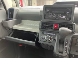 【グローブボックス】現在では車検証入れなどとして活用されることが多いですよ☆