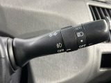 【オートライト】周りの明るさに応じて自動でヘッドライトの点灯・消灯ができる機能です!ライトの付け忘れ・消し忘れなどが無くなり、雨の日や夕方の走行も安心!トンネル通過時も便利ですね♪