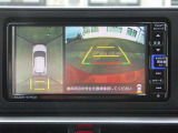 車庫入れの苦手な方にバック時のサポートバックモニター、パノラミックビューモニター付き。※カメラが映し出す範囲は限られています。必ず車両周辺の安全を直接確認してください。