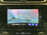 バックでの車庫入れも安心です! リアカメラが付いているバックモニター付のナビを装備しております。操作線もついており距離感も画面から確認できます。