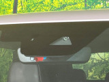【i-ACTIVESENSE】走行中に前方の車両等を認識し、衝突しそうな時は警報とブレーキで衝突回避と被害軽減をアシスト。より安全にドライブをお楽しみいただけます。