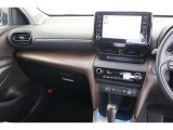 【まるまるクリーニング】内装工程では、中古車を気持ちよくお乗りいただけるよう清掃しております。シートの洗浄はもちろん、ニオイの元となるフロアカーペットまで洗浄・消臭を実施。