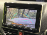 【バックカメラ】駐車時に後方がリアルタイム映像で確認できます。大型商業施設や立体駐車場での駐車時や、夜間のバック時に大活躍!運転スキルに関わらず、今や必須となった装備のひとつです!
