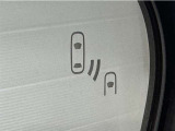 車線変更時の後方確認をアシストしてくれるブラインドスポットモニター!ドアミラーの死角を検知してくれるから車線変更もスムーズです。