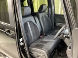 乗降がしやすい運転席。高さが調節できて小柄な方でもベストポジションをとることができます。
