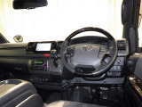 運転の際、常に目にする部分だけにシックで飽きのこないデザインが良いですね。