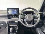 シンプルな運転席周りです。インパネ周りの各操作スイッチ類も使いやすいよう配置されています!