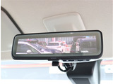 『1台』のお車に対して、3名体制で日々議論を重ね仕入れを行っております。