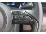 【レーダークルーズコントロール】アクセルペダルを踏まなくても、車間制御モードでは、先行車の車速変化に合わせた追従走行を行い、自動的に加速・減速・停止をします。
