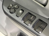 【電動格納ミラー】サイドミラーは電動格納式となっており、狭い駐車場でもキズがつくリスクを抑えられます。