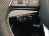 ACC(前車追従式クルーズコントロール)の操作レバーです。ハンドルを握ったままブラインドタッチで車速の設定や再発進が行える便利機能です。