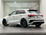 ドイツ本国Audiと常時連動した、最新の各種データとメンテナンス設備が充実したサービス工場が複合された最新の店舗です。