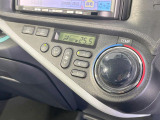 【オートエアコン】一度お好みの温度に設定すれば、車内の温度を検知し風量や温度を自動で調整。暑い…寒い…と何度もスイッチ操作をする必要はありません。快適な車内空間には必須の機能ですね♪
