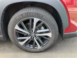 純正アルミ付き。タイヤサイズは225/50R18、現在は夏タイヤ装着で残り溝は約6ミリです
