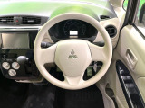インテリアに合わせたデザインのステアリングは、運転される方のことも考え、運転しやすい形状、大きさです。是非一度、実際に触ってお確かめください。