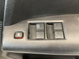パワーウインドウは運転席でドア4枚とも上下の操作ができるようになっています。子供さんが勝手に操作できないようにロックすることも可能です。