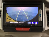 バックでの車庫入れも安心です! リアカメラが付いているバックモニター付のナビを装備しております。操作線もついており距離感も画面から確認できます。