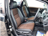 お車選びをお楽しみ頂けるよう、在庫車の展示スペースを十分に確保しております。
