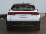 NISMO専用ルーフスポイラー・リヤバンパー。