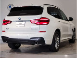 【BMWの伝統3】BMWのお車は、“駆け抜ける歓び”を意識し、走行の安定性とコーナリングの良さを追求し、思い通りにハンドルの操作可能です。