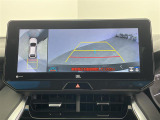 【パノラミックビューモニター】クルマを真上から見下ろした視点で駐車をサポートします!クルマの斜め後ろや真横など、いち早く障害物に気が付くことができます。