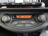 オートエアコンを装着しておりますので車内をお好みの快適な温度に保つことが可能です!