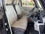 運転のしやすさや、乗り降りにも配慮した運転席。