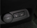 リアシートにもシートヒーターを装備。4席全てで独立した調整が可能です。
